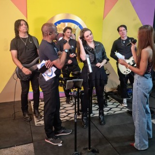 Banda Liebe Brilha em Apresentação Épica no Programa "Rei da Web AO VIVO" e Anuncia Lançamento de DVD