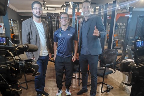 Paratriatleta Jonas Souza é destaque no programa Audiovisuart e compartilha trajetória de superação e conquistas internacionais