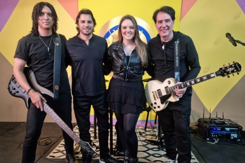 Banda Liebe Brilha em Apresentação Épica no Programa "Rei da Web AO VIVO" e Anuncia Lançamento de DVD